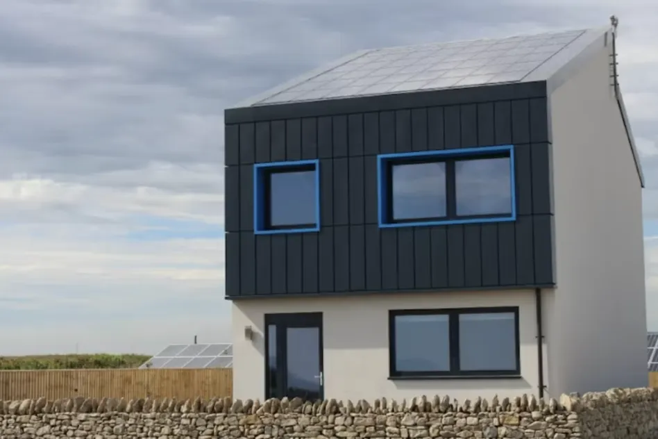 UK's first 'smart' carbon positive house